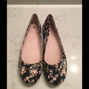 Time & Tru floral flats